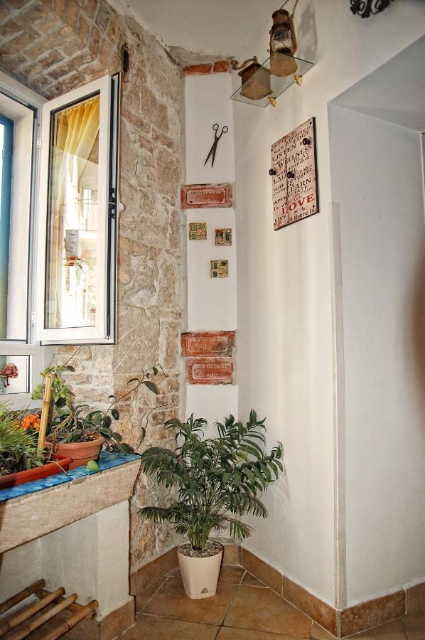 Studio Apartment Sretna Сплит Екстериор снимка